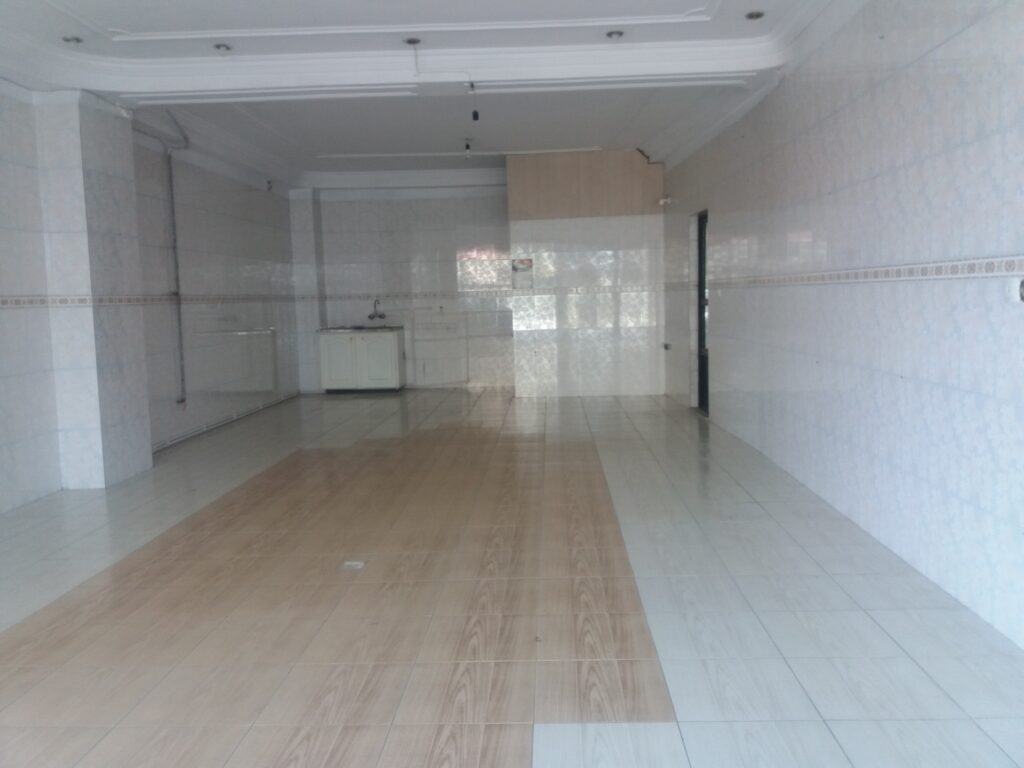 دوطبقه مسکونی و مغازه