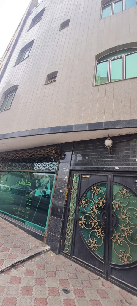 دوطبقه مسکونی و مغازه