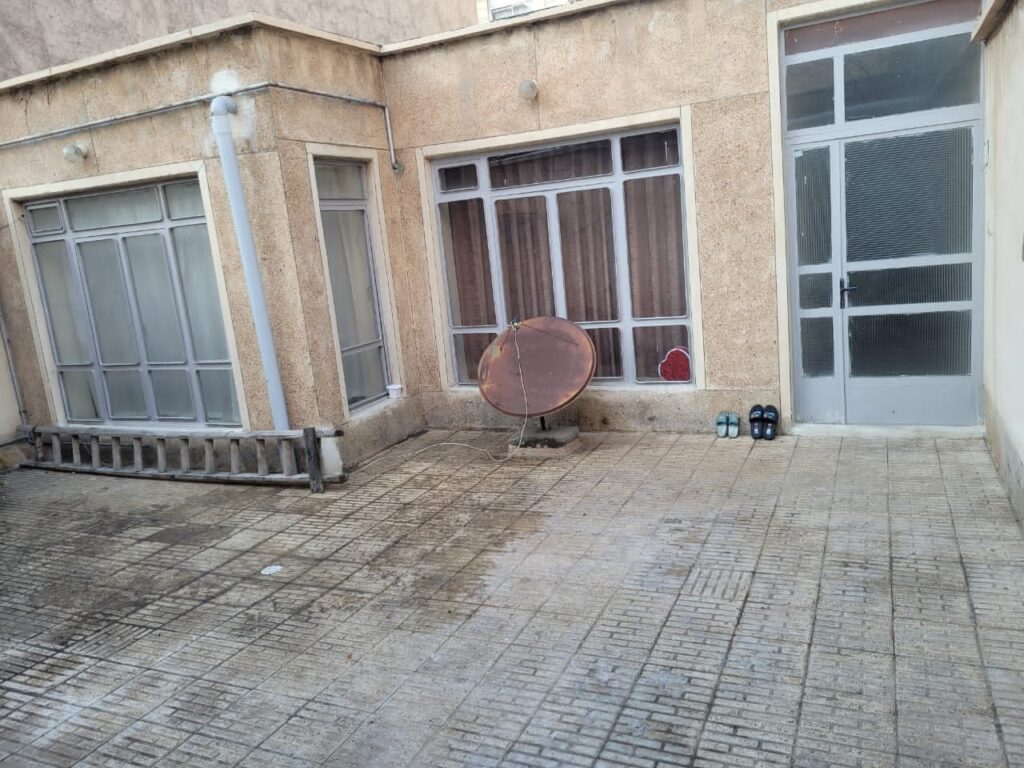 حیاط منظریه آبادان مسکن