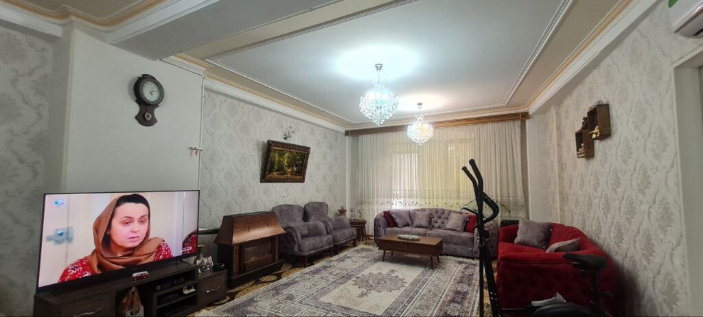 دوطبقه مسکونی و مغازه
