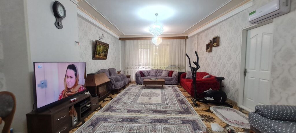 دوطبقه مسکونی و مغازه