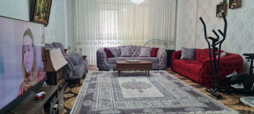 دوطبقه مسکونی و مغازه