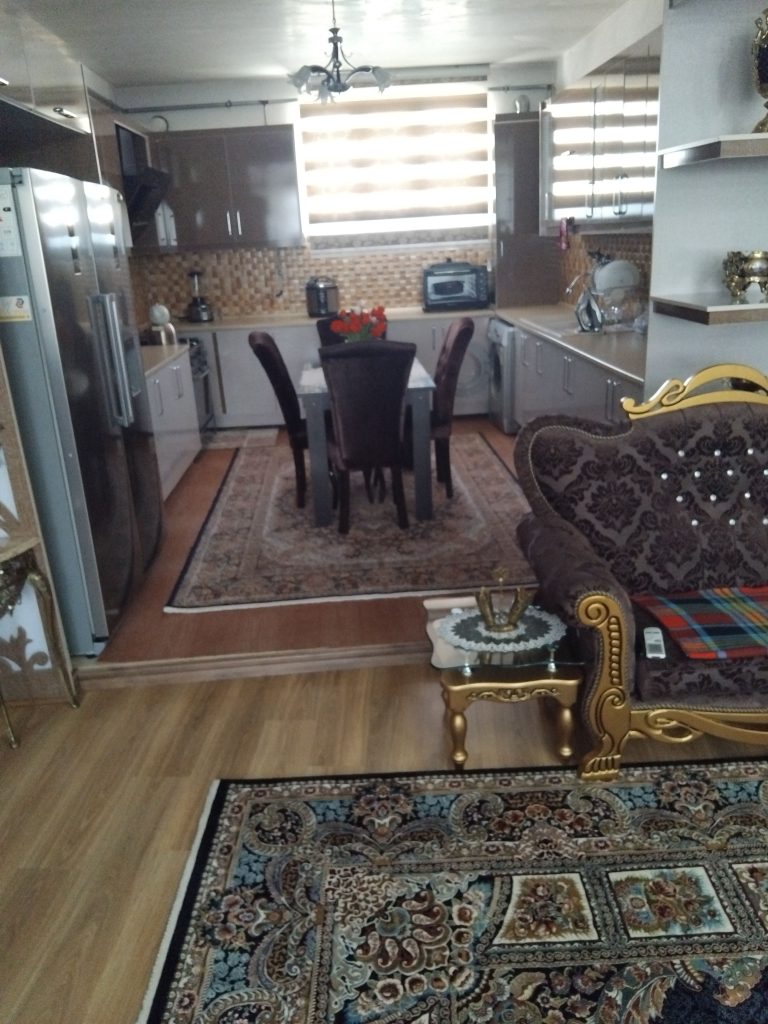حیاط ویلایی دوطبقه