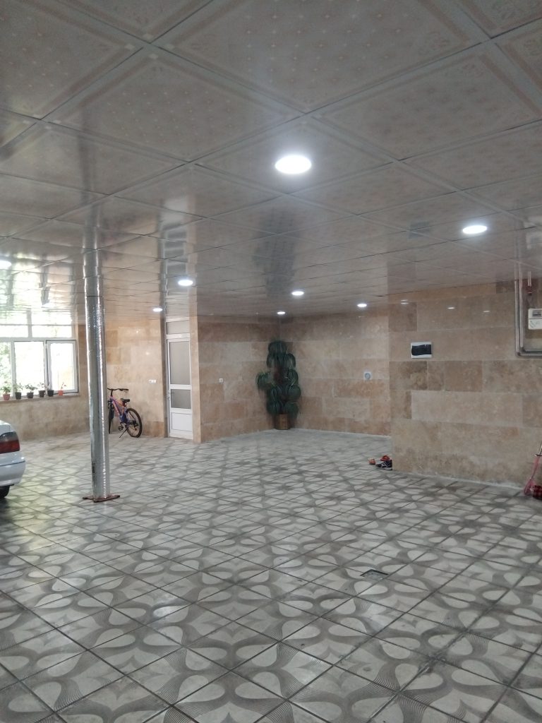 حیاط ویلایی دوطبقه