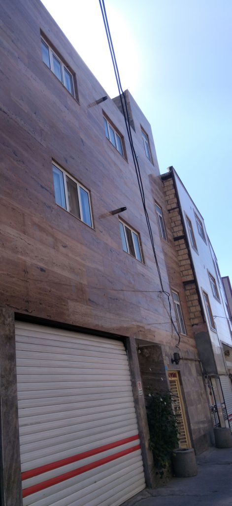 حیاط ویلایی دوطبقه